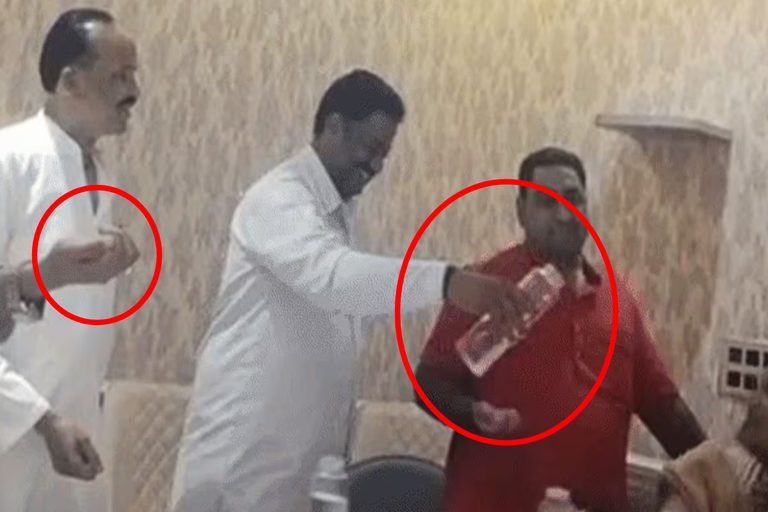 லஞ்சப் பணத்தை பிரித்துக்கொள்ள உறுதிமொழி எடுத்த கவுன்சிலர்கள்